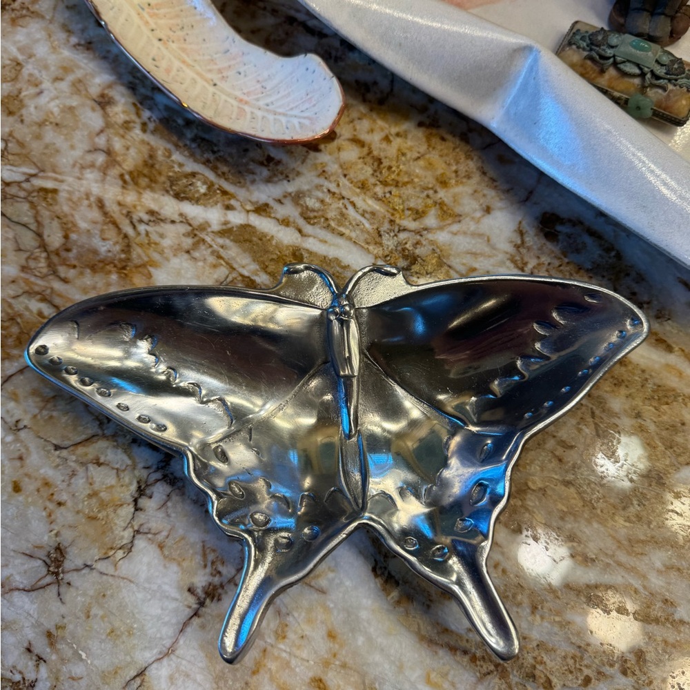 Mariposa Brilliante 9-1/4”x 6” Dish for Snacks or Trinkets. Mexico.